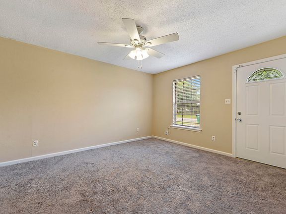 4th image of 2404 Tracy Dr
