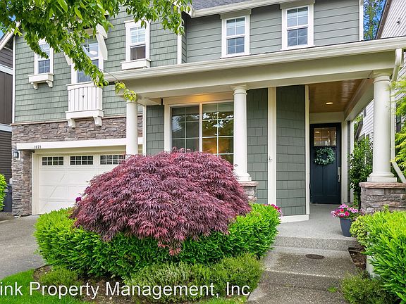 3rd image of 1039 Pine Crest Cir NE