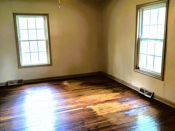 5th image of 3033 Hunter Ave