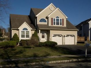 2 Goosetown Dr, Clinton, NJ 08809