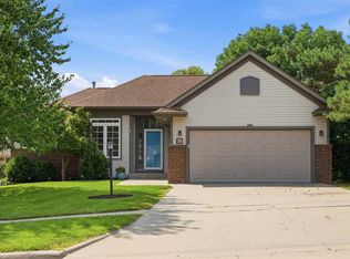 20 E Dovetail Dr, Coralville, IA 52241
