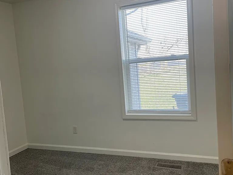 613 College Dr #C — Photo 8