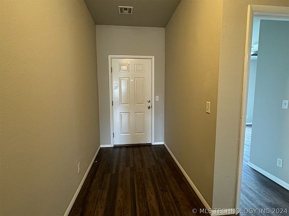 5th image of 2831 Lariat Ln