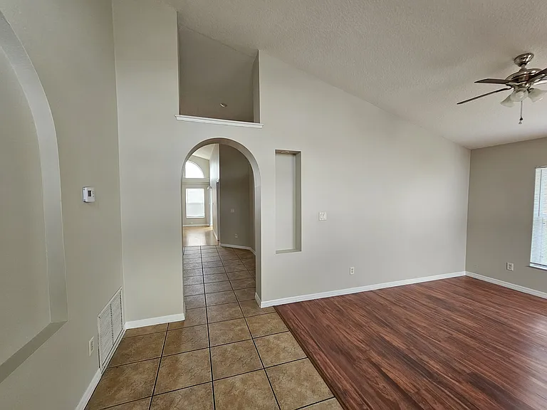 7642 Fordham Creek Ln — Photo 2