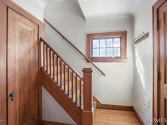4th image of 952 Van Buren Ave NW
