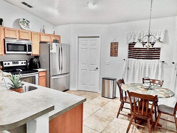 3rd image of 1411 Merrimack Ln