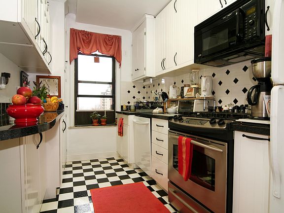 4th image of 1435 Lexington Ave APT 9F