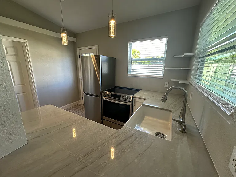 2210 S Euclid Cir #B — Photo 25