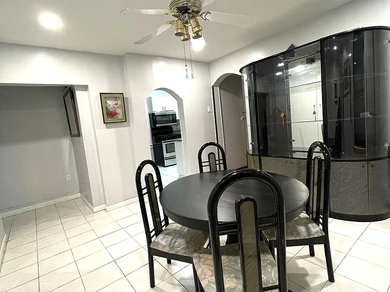 812 Pavonia Ave #1 — Photo 3