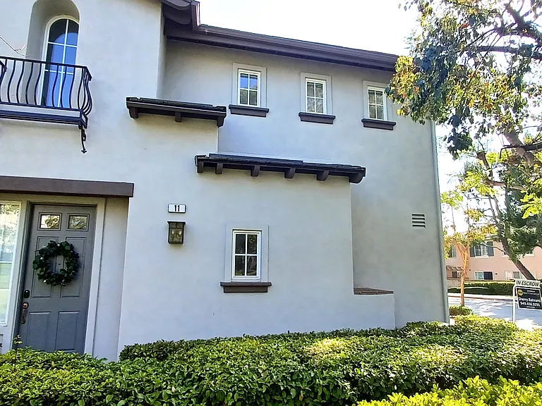 11 Sienna Rdg — Photo 1
