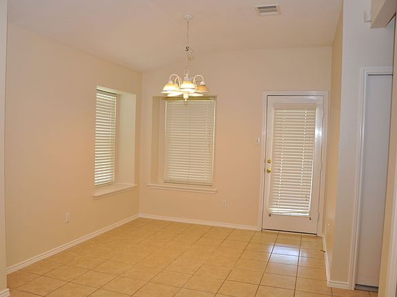 4th image of 1505 Legend Oaks Ln