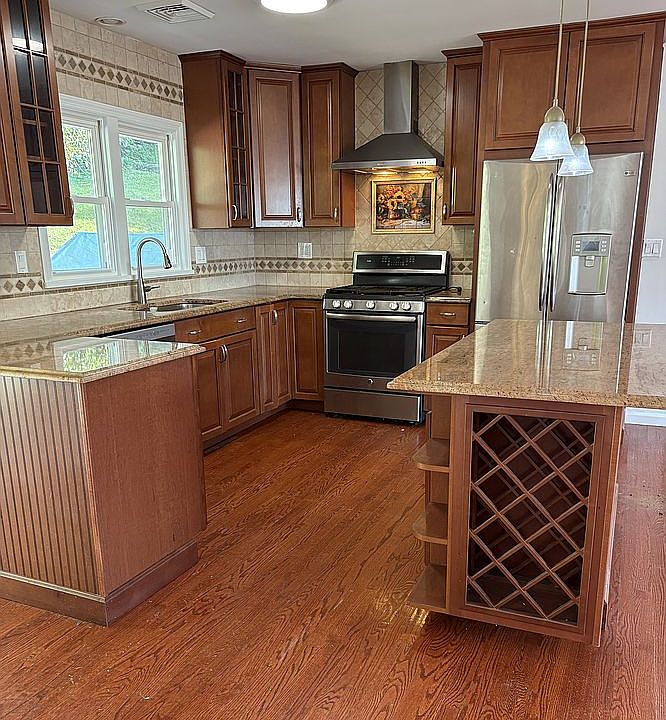 2nd image of 11 Meadowbrook Dr