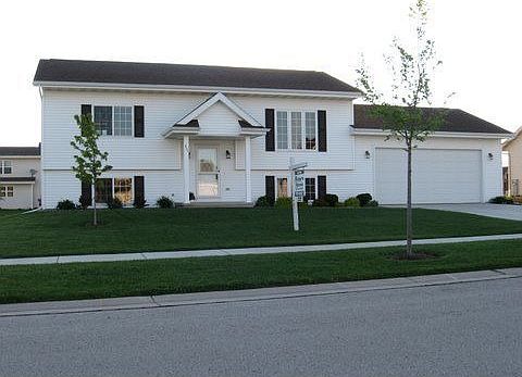 1st image of 451 Crowfoot Ave