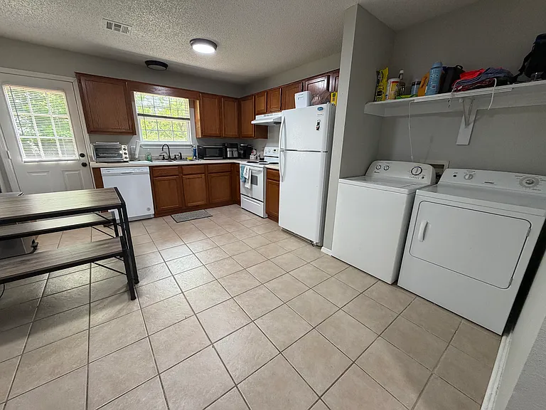 3405 SW Victoria Pl #1 — Photo 6