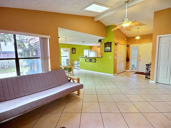 3rd image of 39 Forest Cir