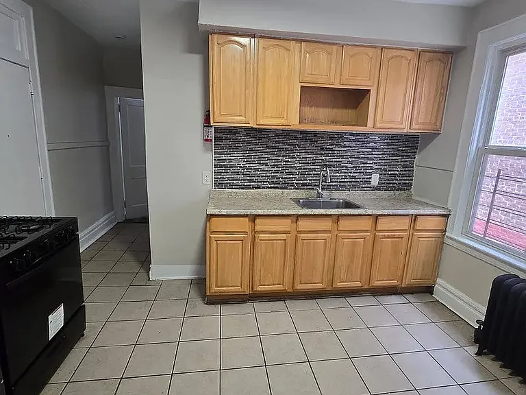 80 Montgomery Ave #2 — Photo 4