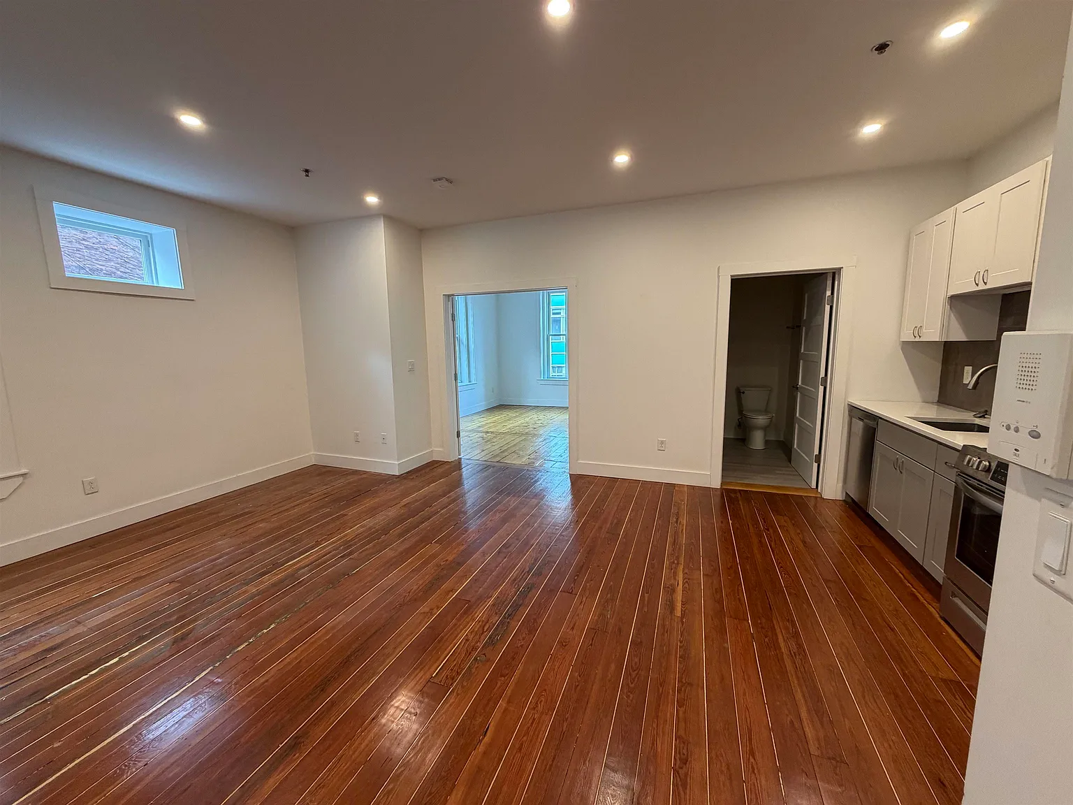 1 bed, 450 sqft, $1,700 — Photo 2