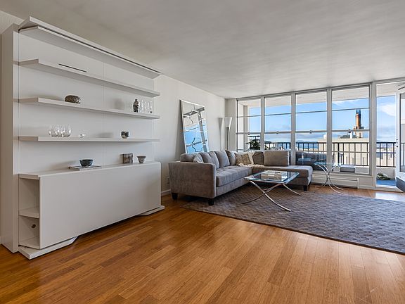 5th image of 2040 Franklin St APT 1106