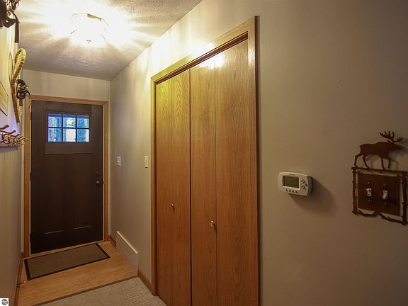 4th image of 7864 Chippewa Dr #38
