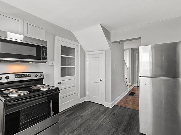 4th image of 437 Emerson Dr