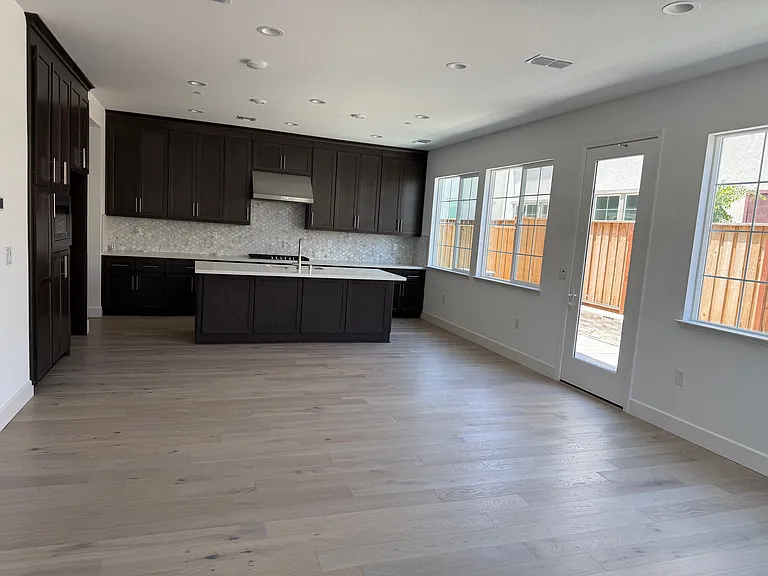96 E Frost Dr — Photo 5