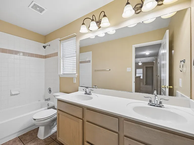121 Ozuna Dr — Photo 9