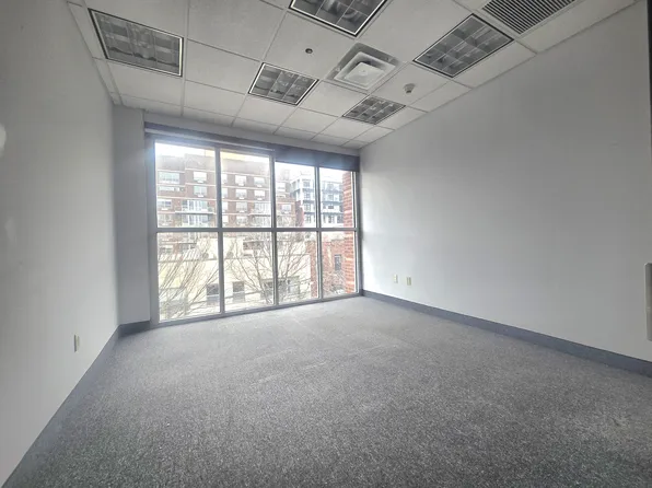 47-18 Vernon Boulevard image 1 of 4