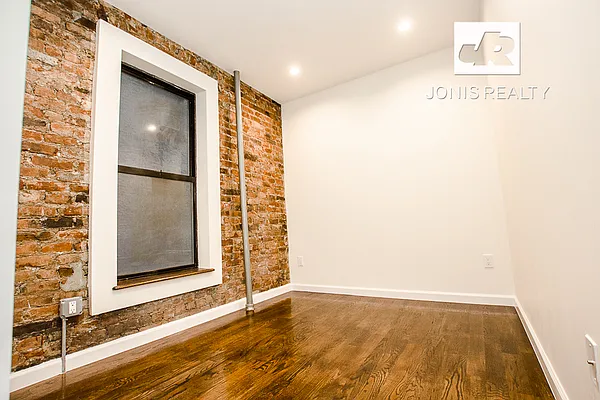 Rented by Jonis Realty | media 12