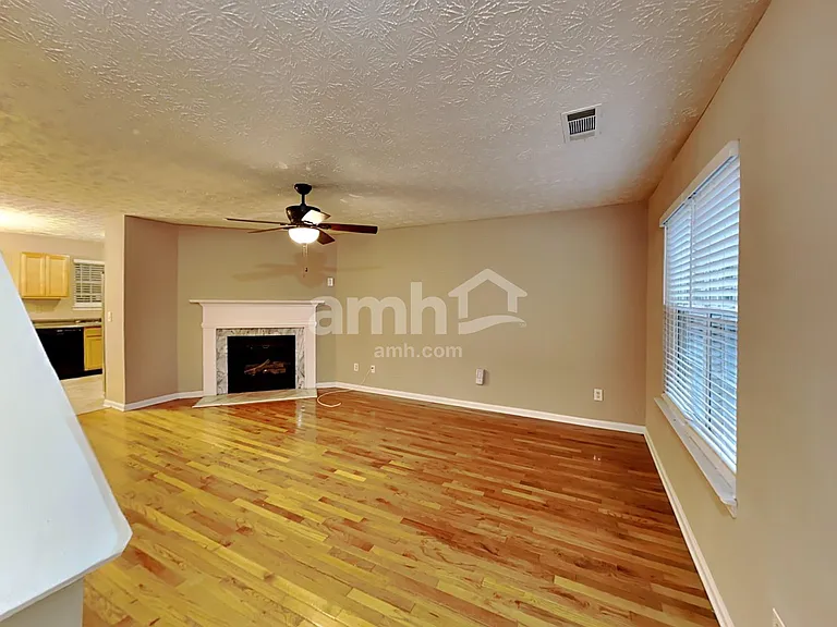 2376 Rimmele Dr — Photo 3