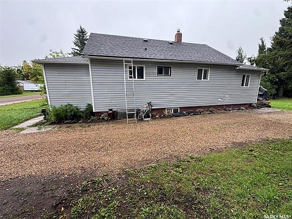 3rd image of 502 4th STREET S