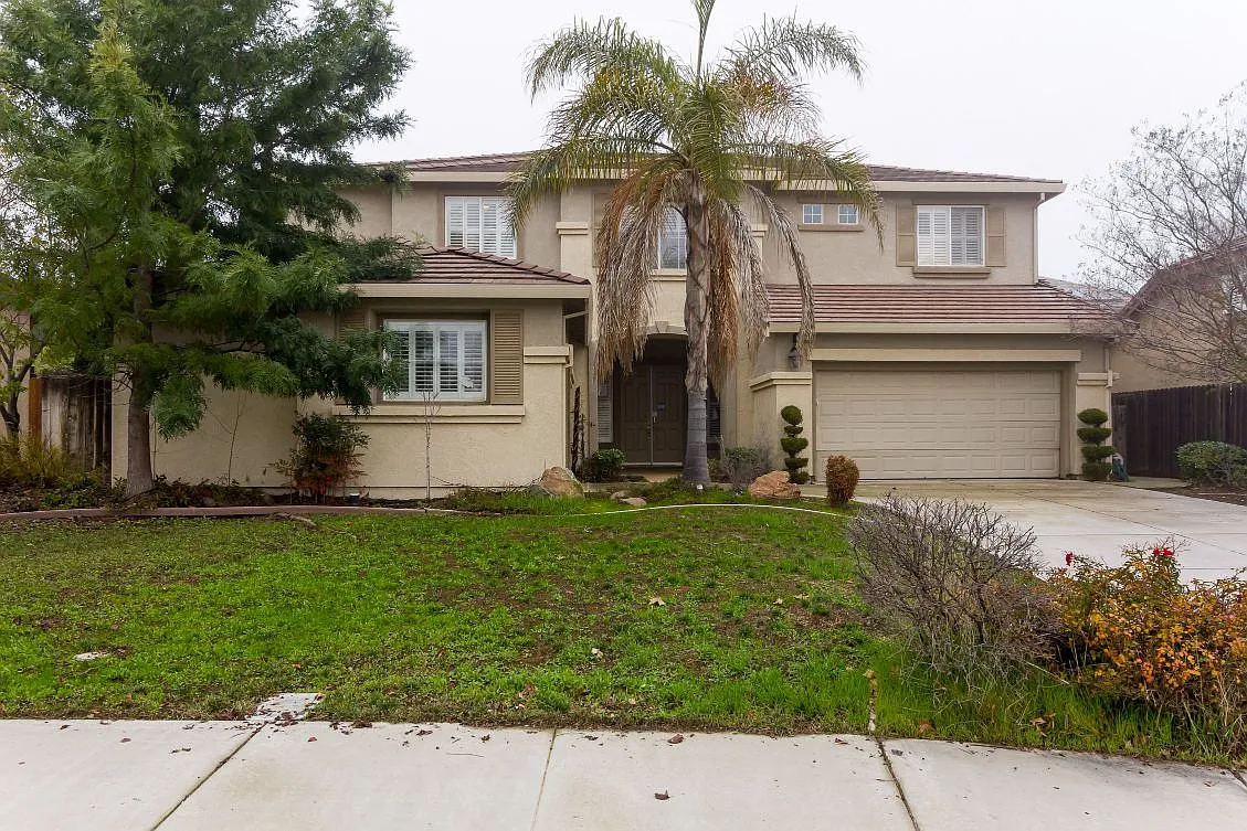 2010 Excelsior Ct photo 1