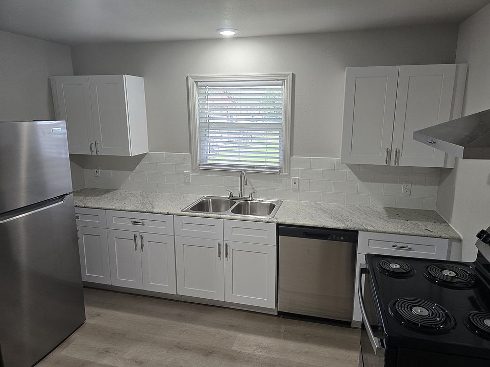 All new kitchen, bright and clean with stainless appliances.
