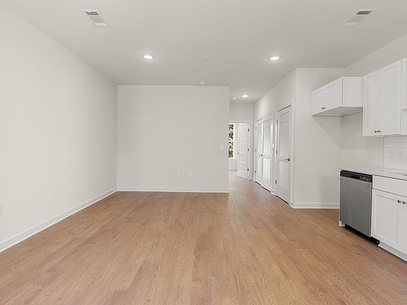 4th image of 600 E Trinity Ln #14