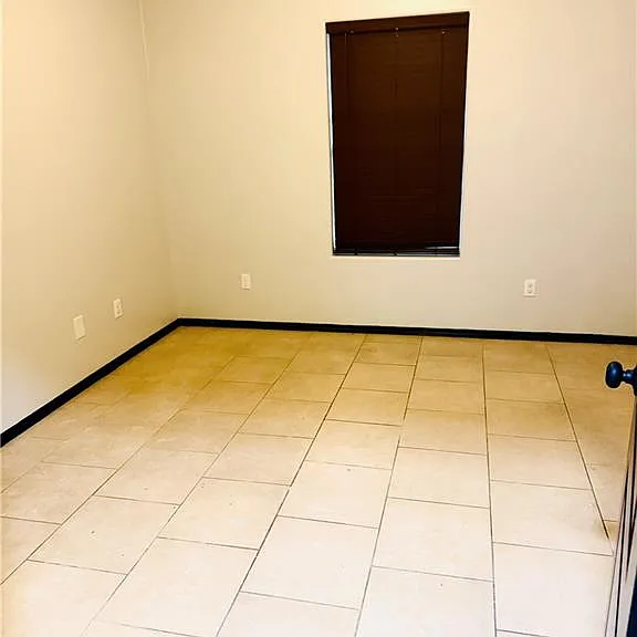 909 E Daffodil Ave #C — Photo 11