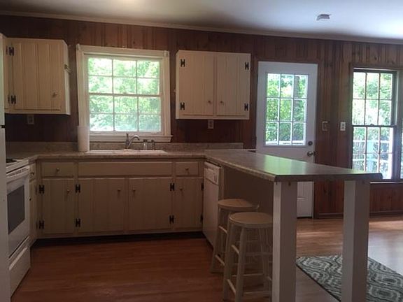 5th image of 2938 Thornwood Dr