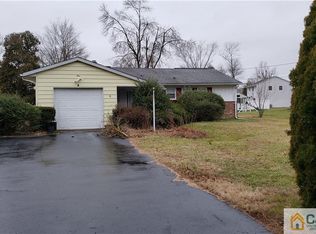 9 Heathwood Dr, East Windsor, NJ 08520