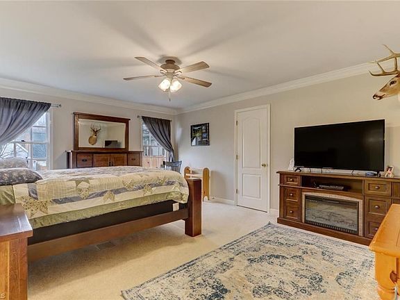 3rd image of 501 Brown Bark Ln