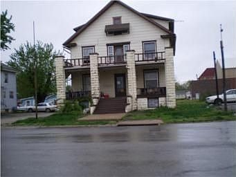 1st image of 305 S 2nd St