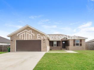 412 N Wyandotte St, Farmington, AR 72730