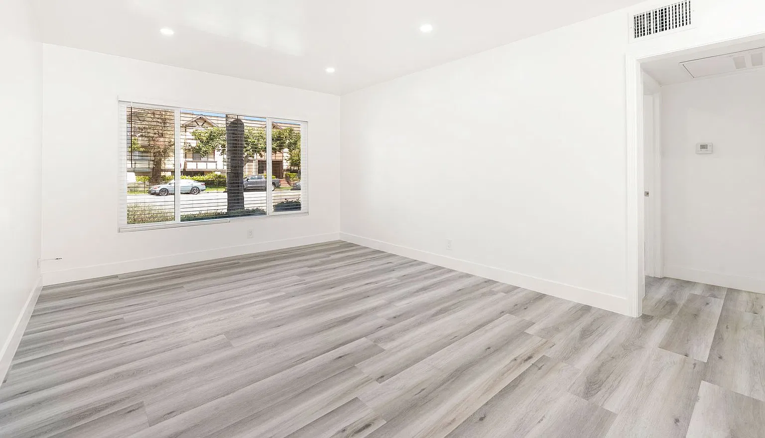 12656 Burbank — Photo 3
