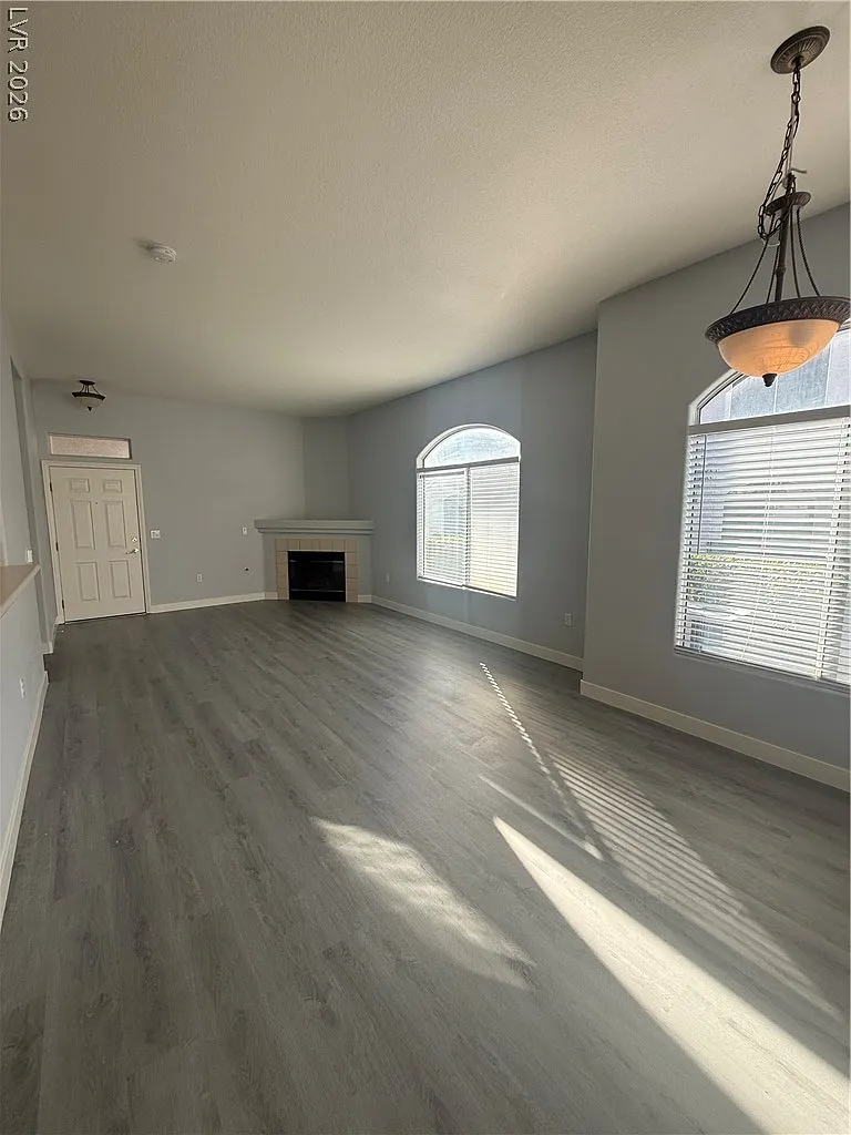 2 bed, 2.0 bath, 1042 sqft, $1,595 — Photo 3