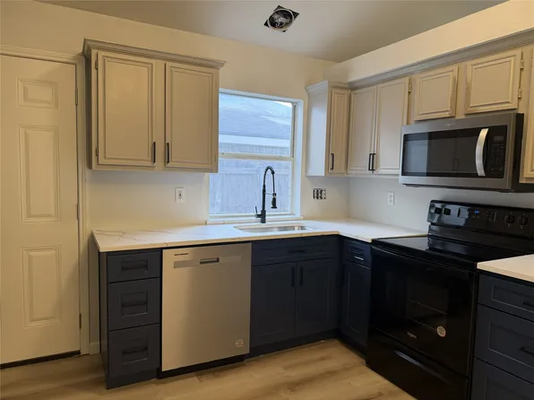 900 Cornfield Dr, Arlington, TX 76017