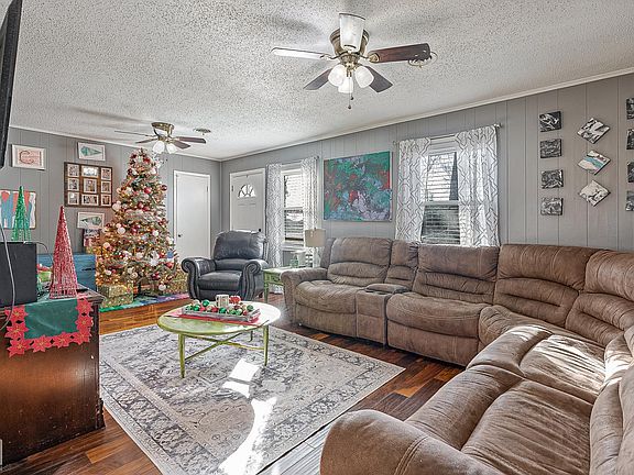 5th image of 104 Marti St