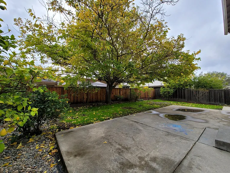 1093 Jamaica St — Photo 17