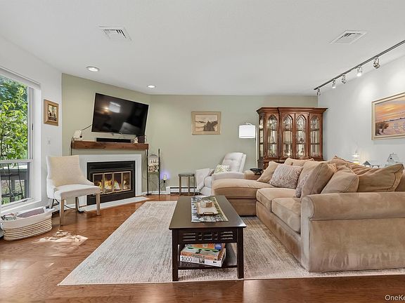 3rd image of 25 Villa Drive