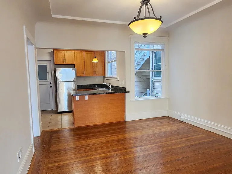 558 21st Ave — Photo 10