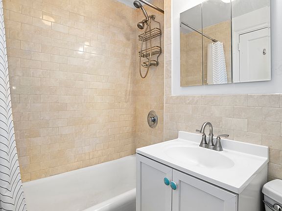 4th image of 235 W 102nd St APT 10R
