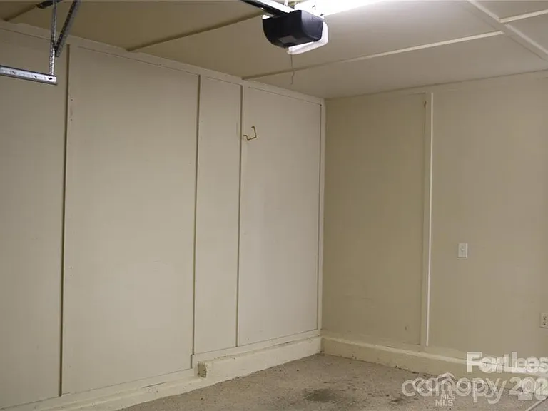 9806 Longstone Ln — Photo 30
