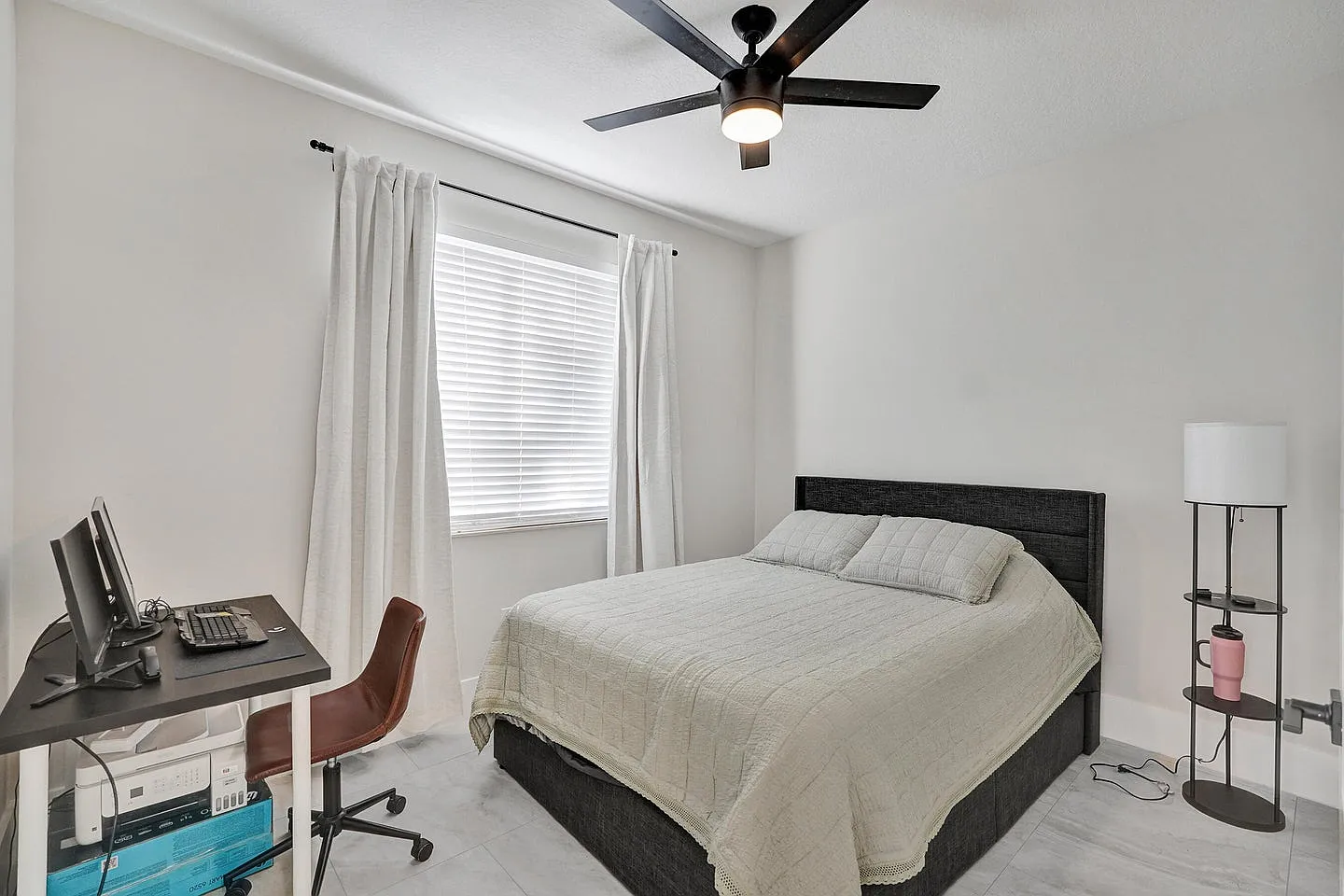 3 bed, 3.5 bath, 1957 sqft, $4,500 — Photo 3
