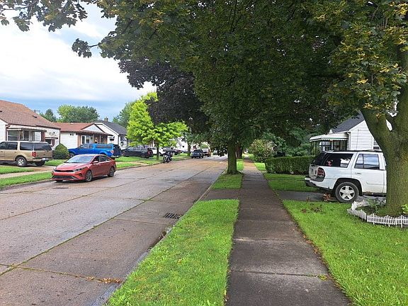 4th image of 2058 Reo Ave